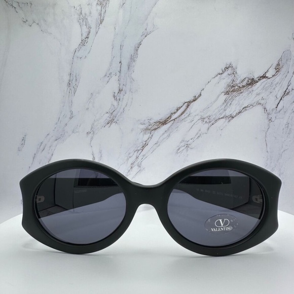 ❌SOLD ❌Valentino New Womens V Logo Sunglasses - Picture 9 of 16
